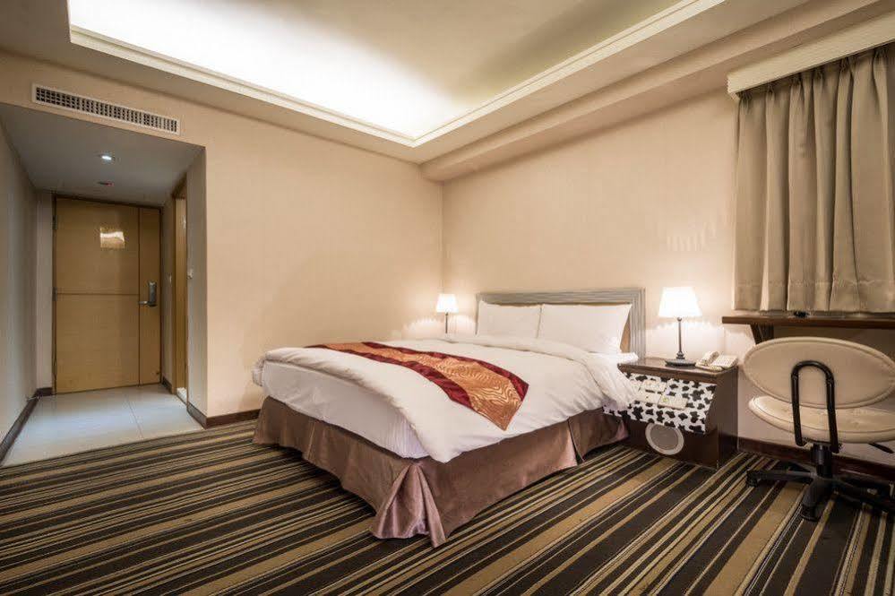 Country Garden Hotel Chiayi Buitenkant foto